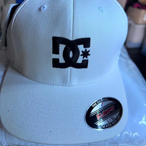 NEW with Tags DC White Flexfit Cap Size L/XL NEW - Picture 1 of 8